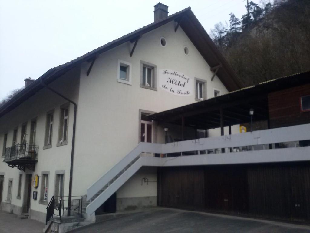 Forellenhof Hotel de la Truite Biel Buitenkant foto