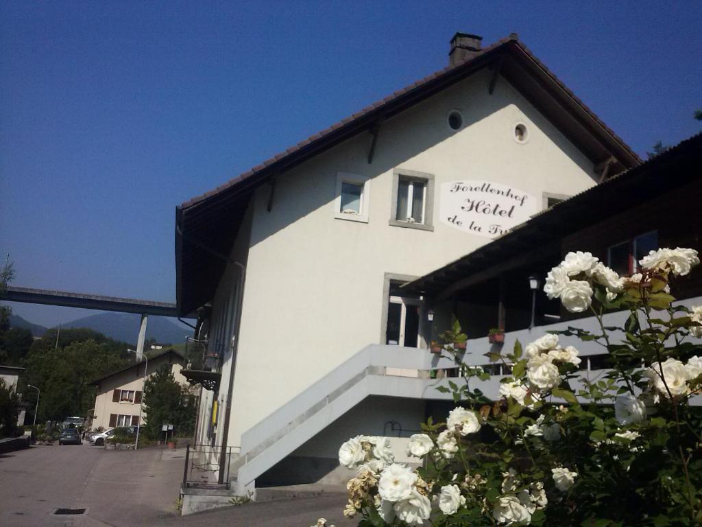 Forellenhof Hotel de la Truite Biel Buitenkant foto